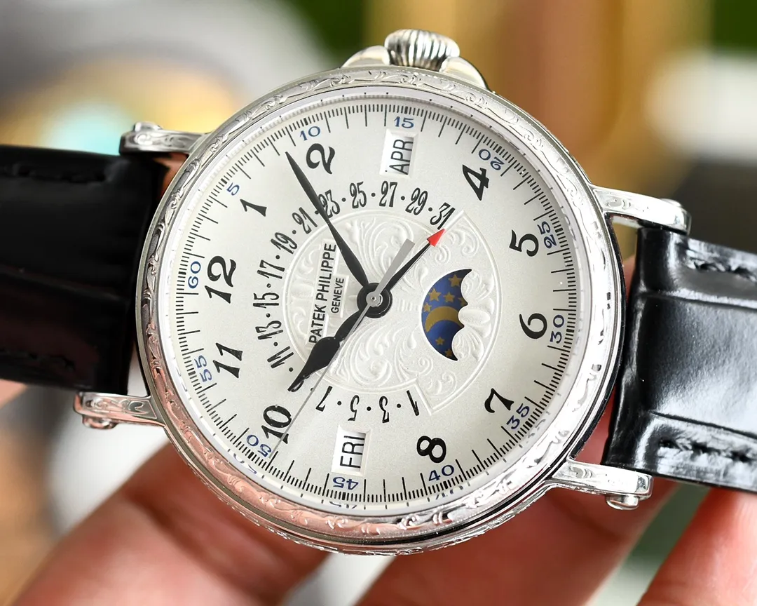 【Top Replica】💰5300! Patek Philippe's classic super complex multi-function 5159 perpetual calendar series watch is elegant! 1⃣️[Wonderful details and advantages] The size of this watch is 38mm. The reasonable size and lug design make it suitable for the public to wear. Whether you have a big wrist or a small wrist, there is no pressure to wear it. Half of it is exposed outside the cuffs when you move. For successful people and business wear, this watch will definitely give you face and confidence. Heart, the feeling of getting started is the comfortable wearing feeling and the weight of a small gold watch. You can all realize that owning it is the real winner in life. This watch is worth [applause][strong][strong][strong][666] 1. Case polishing: In order to pursue the effect of genuine warm and jade-like, PPF watchmakers polish it carefully and work slowly to produce fine work. 2. The connection mechanism between the stamped cover and the shell has a crisp feel that is comparable to the genuine product, and the stamped back cover improves the waterproof performance. 3. The scales and hands are treated with the latest precious metal plating process, and the effect is even better. 4. "Pot lid type" slightly convex sapphire watch mirror, the shape is consistent with the original product, the effect is transparent, and the time can be clearly distinguished. 5. The precious metal stamp is three-dimensional and standard, clear and vivid! 2⃣️【Leading the era of all-in-one computers】Using a customized version of Cal.324 all-in-one computer - thinner, more stable, and more like. The most important thing is that the degree of simulation has skyrocketed. 3⃣️【Strap】Classic Italian calfskin strap with clear texture and good texture. Paired with the top Patek Philippe lantern clasp on the market, it is universal and original without any pressure. Let it have more design elements of formal Patek Philippe [strong][666][666][666]! PPF. Factory is elegant and enduring, timeless classic, low-key and perfect, a gentleman in the watch! Welcome for your tasting! Each watch is delivered with a dedicated adjustment needle, in order to make the majority of watch lovers trust that this high-end product is worth owning🔥